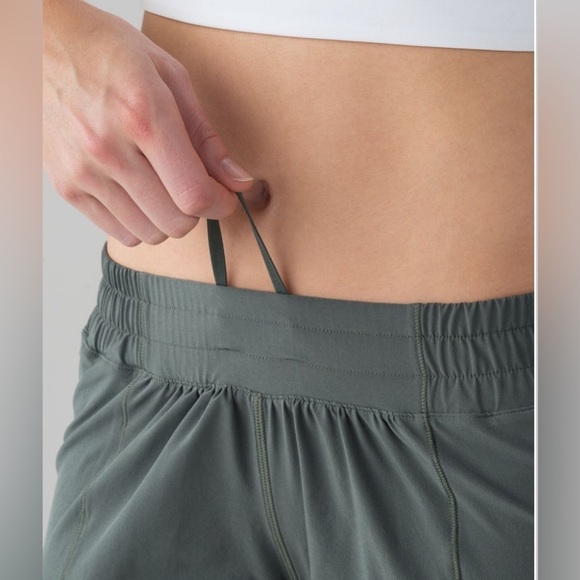 Lululemon Hotty Hot Short II 2.5" Dark Forest Lined Size 10 Athleisure Shorts - Picture 4 of 16